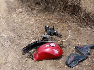 Polícia flagra desmanche de moto em Craíbas