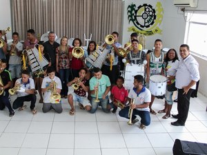 Banda Fanfarra de São Luís do Quitunde recebe novos instrumentos musicais