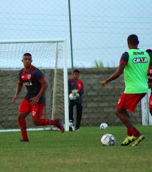 CRB divulga lista com 21 jogadores relacionados para duelo com Sampaio Corrêa