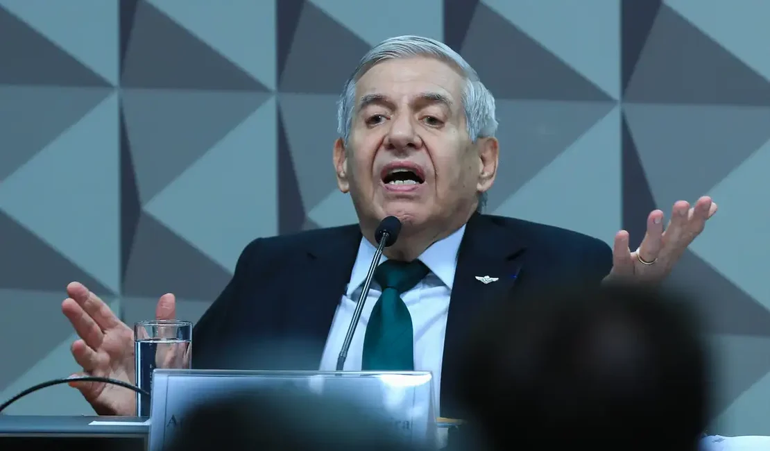 Augusto Heleno deixa Comando Militar para cumprir prisão domiciliar