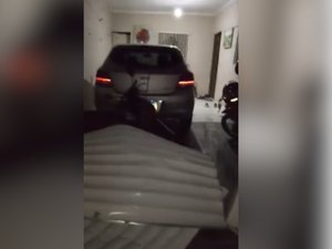Homem derruba portão da casa da ex com caminhonete e acaba preso em Arapiraca
