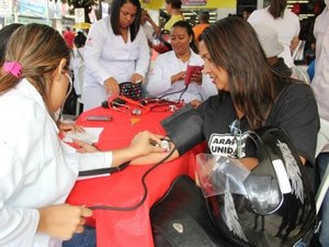 Ações de saúde e trânsito são levadas até praça em Arapiraca