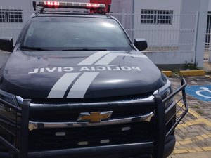 Mulher é presa por cometer maus tratos e abandono de incapaz