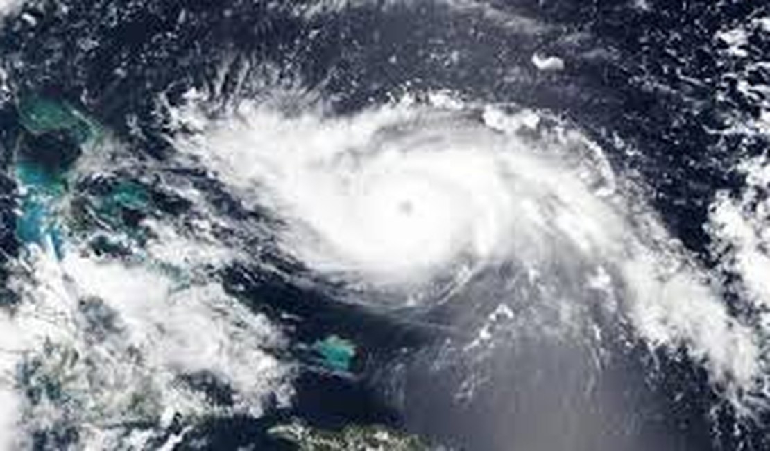 Furacão Dorian cresce em intensidade e atinge Bahamas