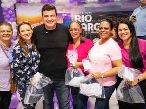 Após mais de 10 anos, Prefeito Carlos entrega novos fardamentos para ACS e ACE em Rio Largo