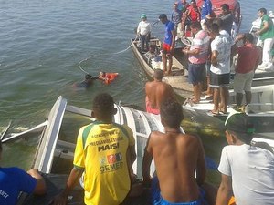 Número de mortes em naufrágio no Pará sobe para 21