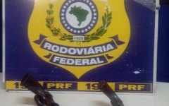 Revólveres encontrados com acusados 