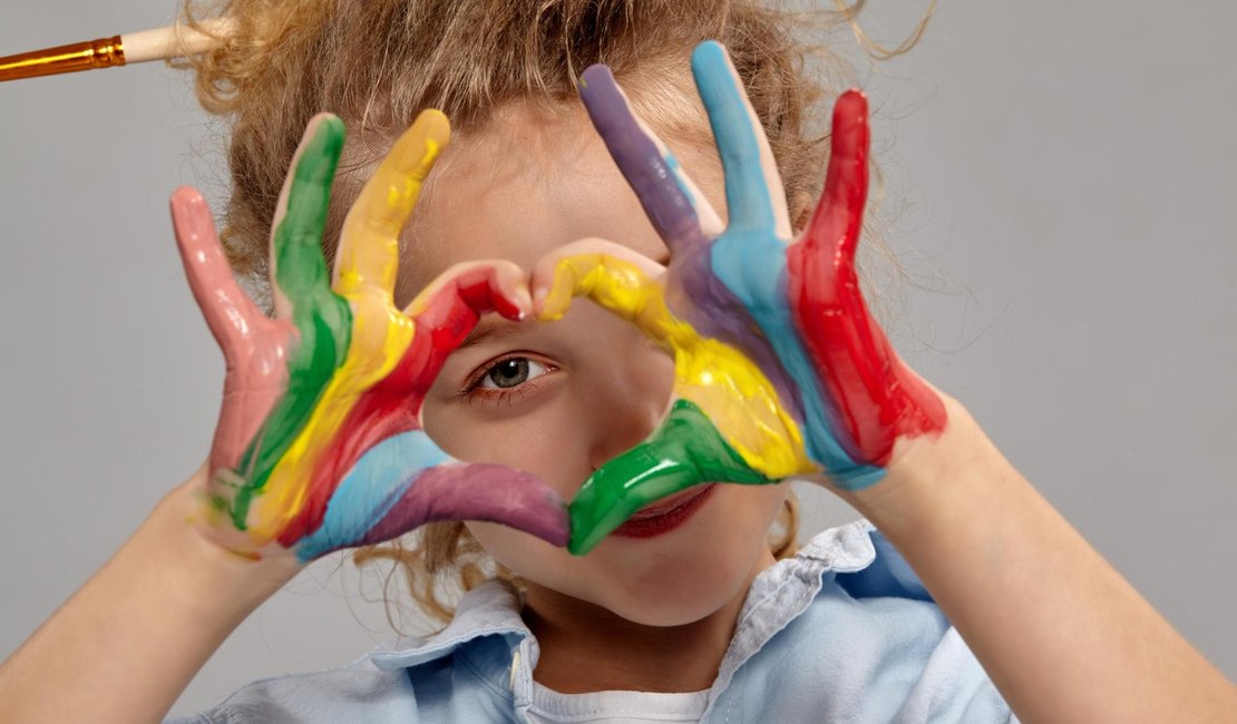 Justiça decreta medidas protetivas de urgência a criança autista agredida em clínica de Maceió