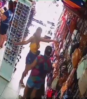 Criminosos se passam por clientes e furtam peças em loja no Pilar
