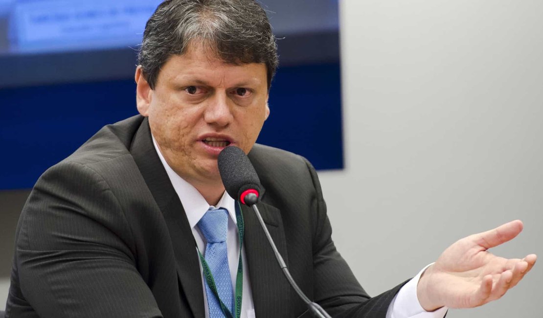 Ministro contradiz Bolsonaro e prevê mais 4,2 mil pontos com radar