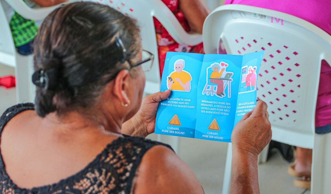 Arapiraca promove ação para orientar idosos sobre golpes cibernéticos