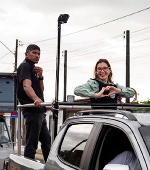 Júlia Nunes leva campanha às ruas de Rio Largo e recebe apoio da população