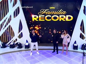 Ana Hickmann e Xuxa ganham pedras de presente no amigo secreto da Record