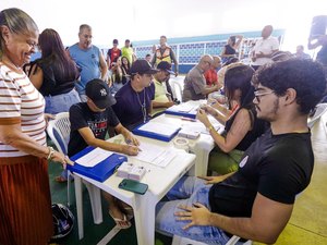 Universitários de Palmeira recebem carteirinhas do  programa Caminhos da Universidade