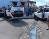 Motorista perde controle, provoca colisões e capota veículo em Arapiraca