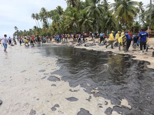 PF conclui que navio grego derramou óleo no litoral alagoano e de mais seis estados