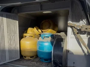 Mulher é presa suspeita de vender drogas em bar de Delmiro Gouveia