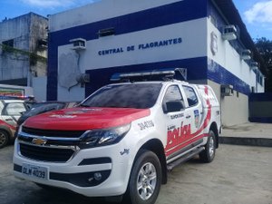Agente penitenciário tem arma roubada por criminosos na parte alta de Maceió