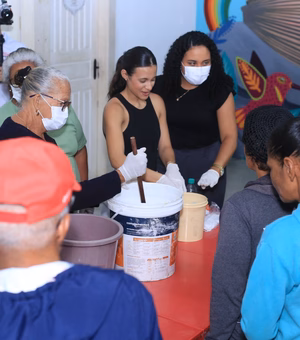 Estudantes da EJA de Penedo aprendem a fazer sabão ecológico
