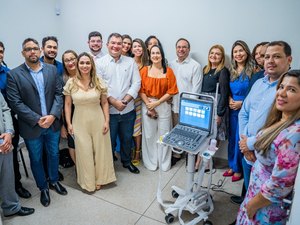 Prefeito Luciano Barbosa entrega aparelho de ultrassonografia na UBS do Itapoã