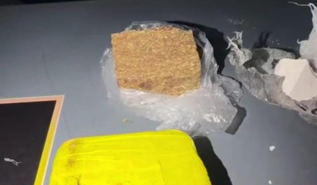Casal é preso transportando maconha e cocaína dentro de carro em Maceió