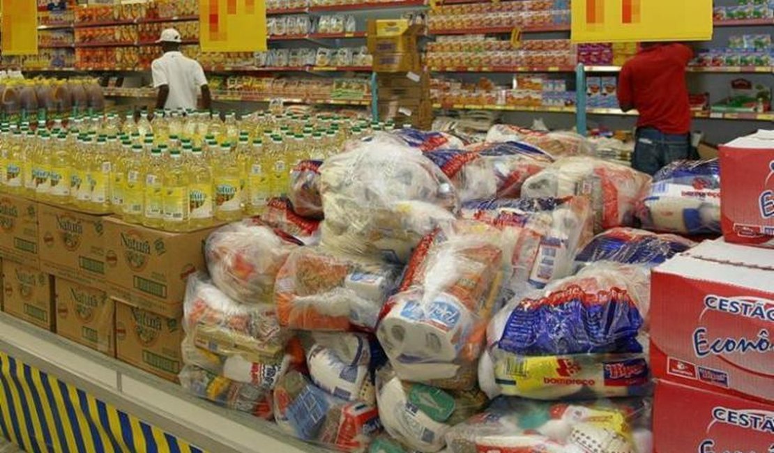 Preço da cesta básica registra queda em 17 capitais brasileiras