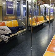Sem passageiros, metrô de Nova York vira 'casa' para os sem-abrigo