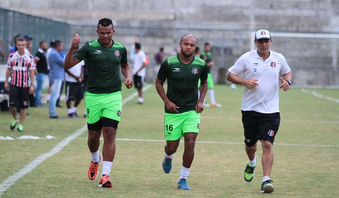 Zé Carlos assina com o Santa Cruz e começa a treinar