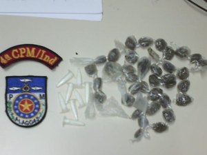 Dupla em motocicleta é presa com maconha e crack em Viçosa