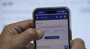 Segurados do INSS podem pedir devolução de descontos ilegais