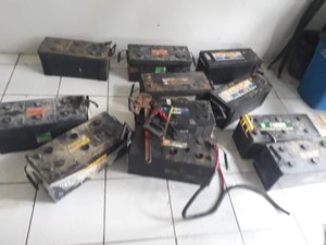 [Vídeo] Suspeito de roubar baterias veiculares é amarrado, espancado e preso em Arapiraca