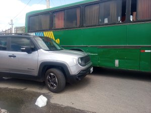 Acidente envolvendo Jeep e Ônibus é registrado em Arapiraca