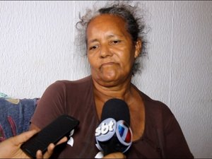 [Vídeo] Viúva que pede ajuda para sobreviver e sustentar filha e netos começa a receber doações em Arapiraca