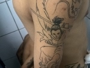 Adolescentes tentam assaltar clínica, mas são linchados e detidos por populares