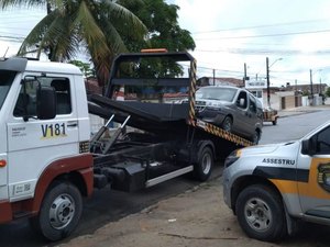 Veículos irregulares são retirados das ruas durante fiscalização