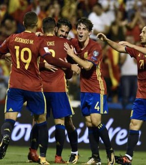 Espanha conta com tropeço da Itália e se garante na Copa do Mundo