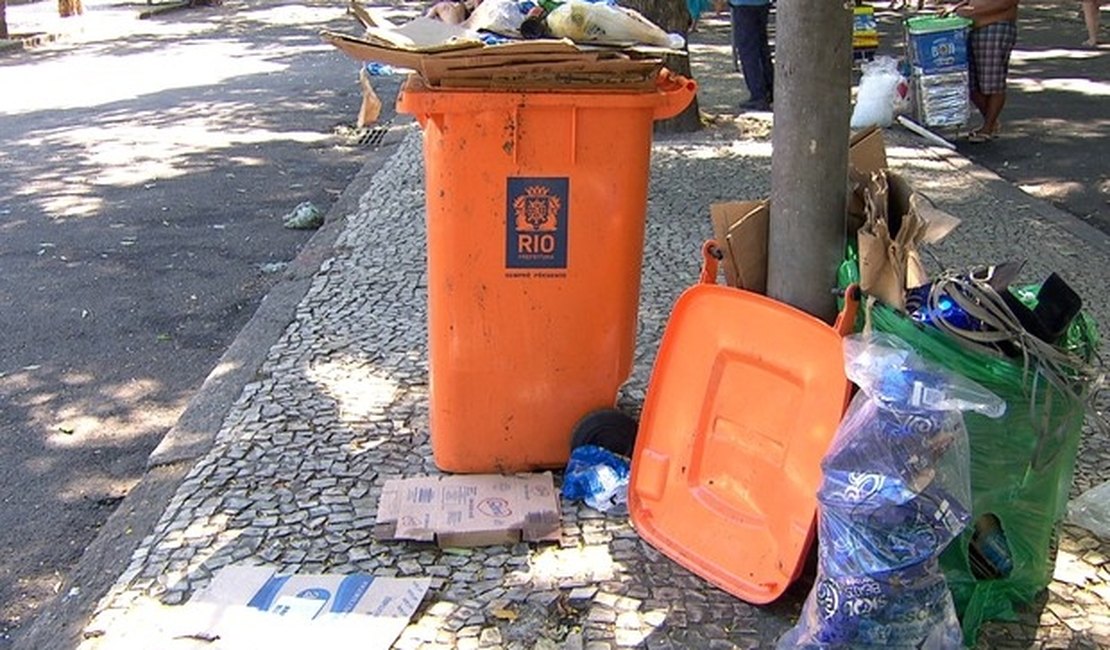 Rio tem 2 mil multas por lixo e xixi na rua durante o carnaval