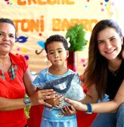 Prefeita Ceci acompanha entrega dos fardamentos na Creche CRIA e reforça importância da matrícula em Atalaia