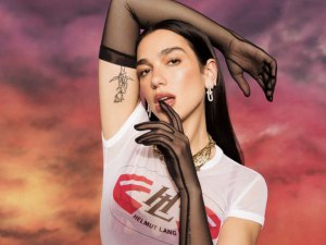 Dua Lipa confirma presença no “Domingão” após visita a Huck e Angélica em Angra