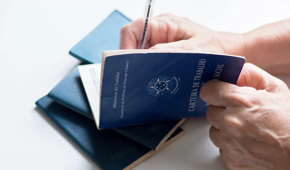 Taxa de desemprego fica em 5,6% em 2025, menor patamar da série histórica