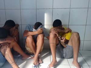 Quatro homens são presos acusados de roubos na parte alta da cidade