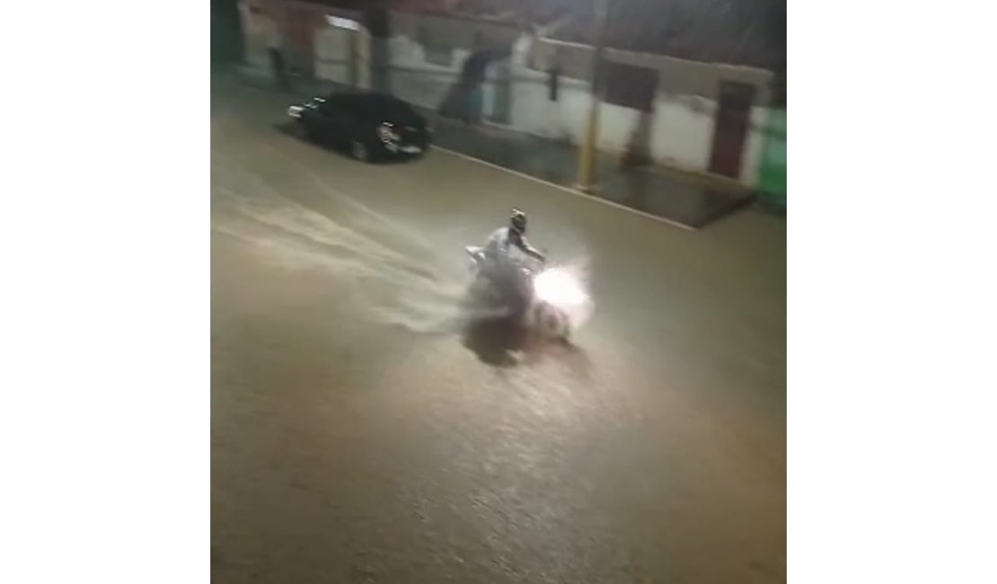 São Miguel dos Milagres fica com ruas inundadas