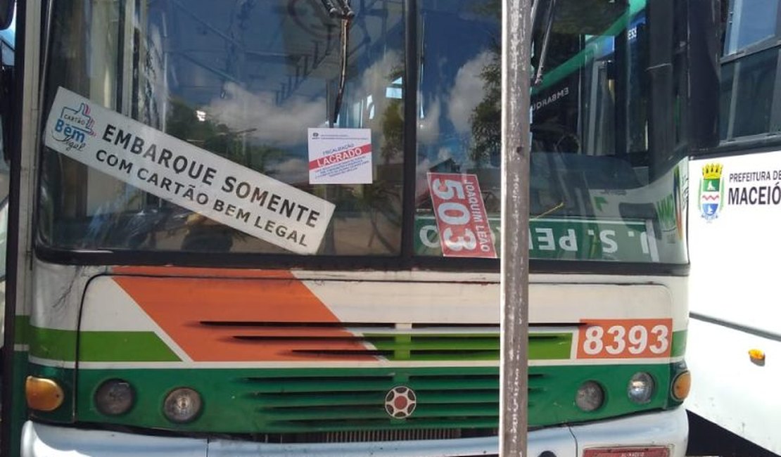 Ônibus coletivo é alvo de criminosos no Centro de Maceió 