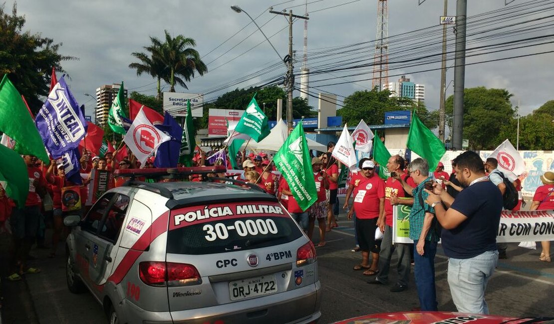 Justiça determina que greve de professores de Maceió é ilegal