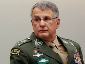 Comandante diz que Exército não é 'instituição de governo' nem tem partido