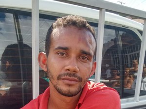 Homem mata idoso a pedradas e atira contra PM reformado após discussão em bar