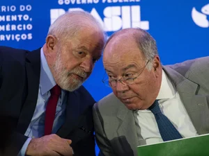 Lula se reúne com Mauro Vieira em meio à crise com brasileiros deportados em voo dos EUA