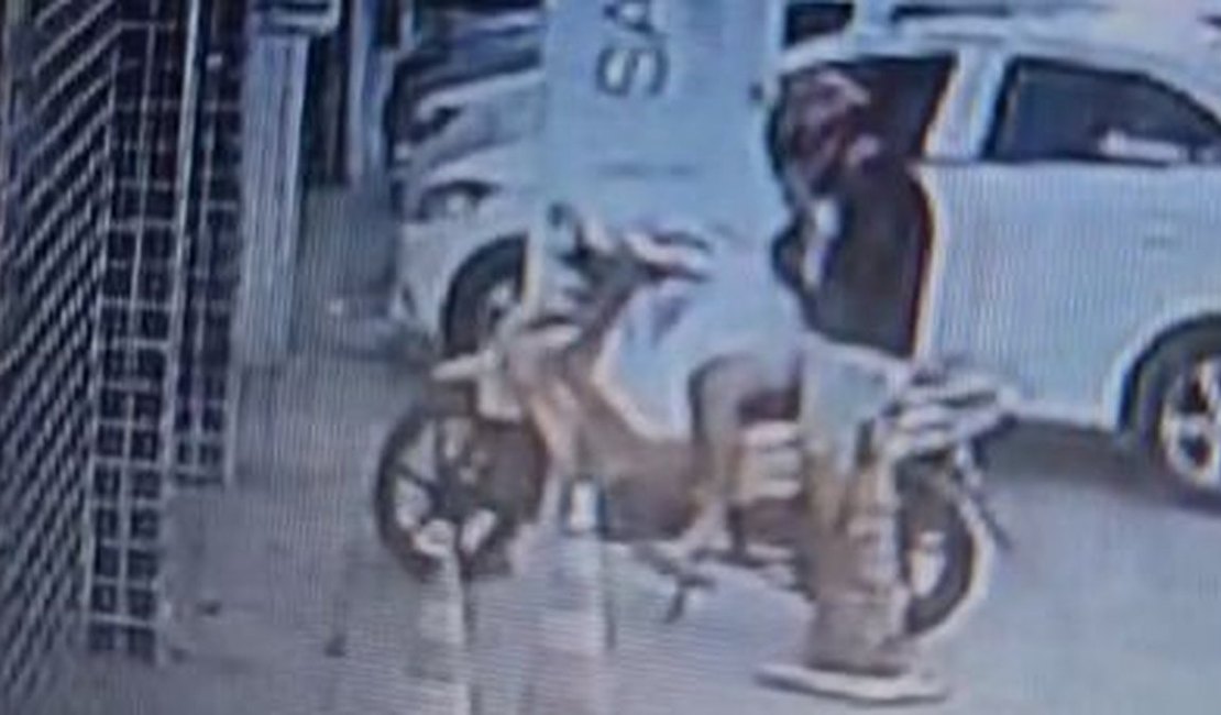 Homem tem moto furtada enquanto aguardava nascimento da filha em Maceió