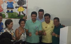 Rui Palmeira vota no Jacintinho: ?quero ganhar essa eleição e continuar trabalhando?, afirma