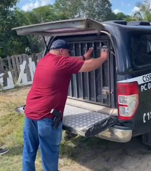 [Vídeo] Polícia prende homem por crimes de maus-tratos e zoofilia em Murici